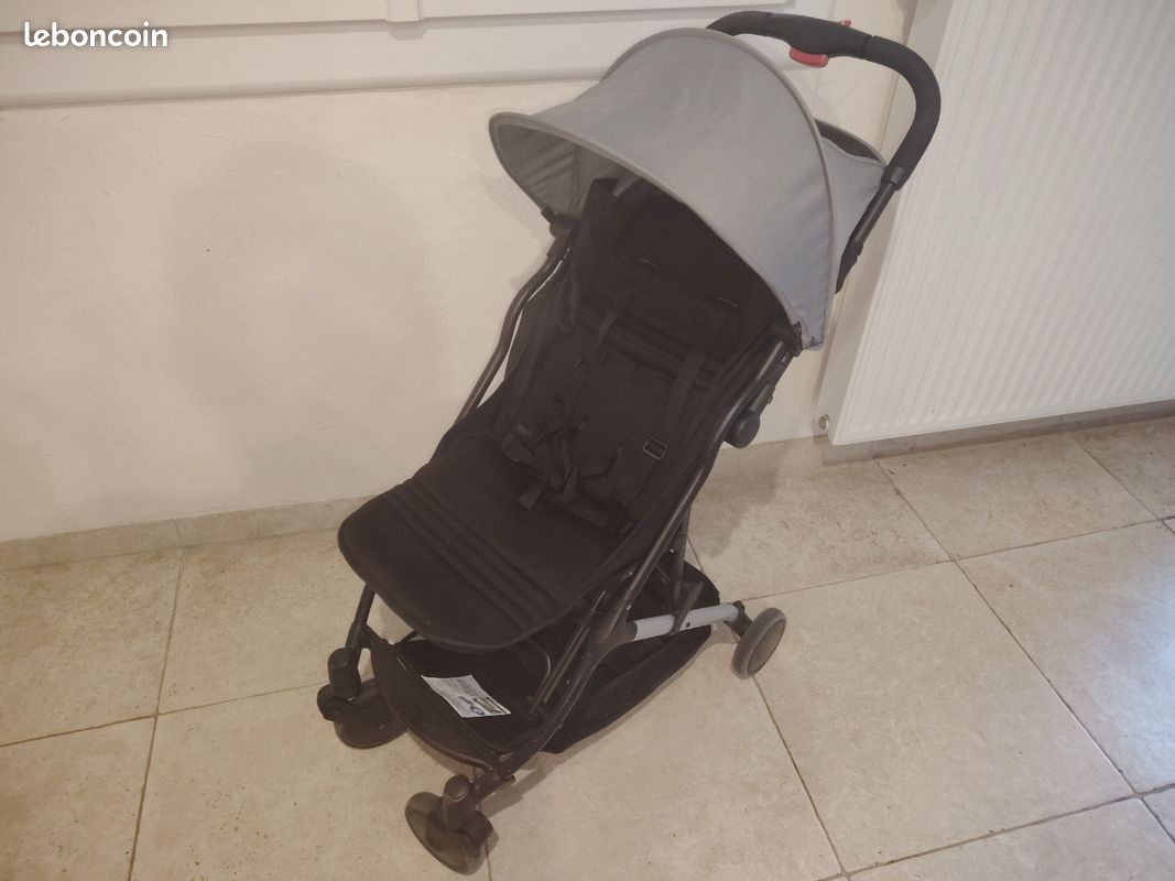 Vends poussette compacte (image 1)