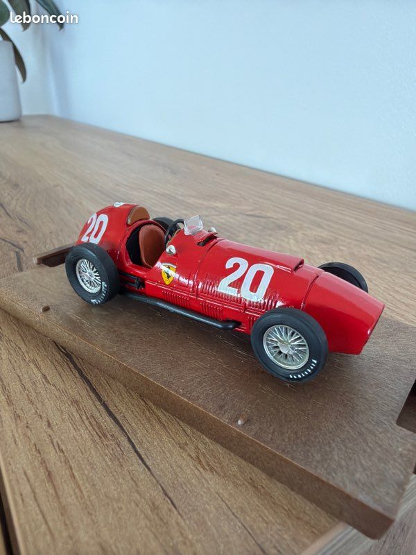 Miniature Brumm CEC V426 - Ferrari 500 F2 GP 1952 - Ascari - 1/43 Neuve En Boîte