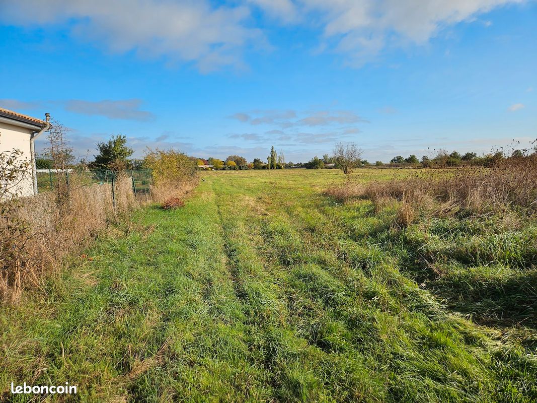 SEYSSES TERRAIN de 1000 m² constructible - non viabilisé- · 85 000 €