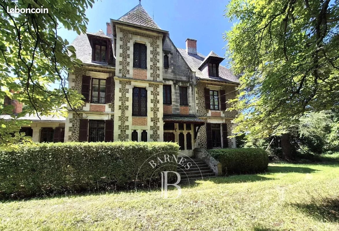 Maison 12 pièces 435 m² · à Perrier · 435 m² · 770 000 €