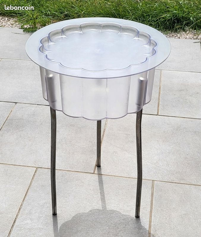 2 tables d'appoint ikea