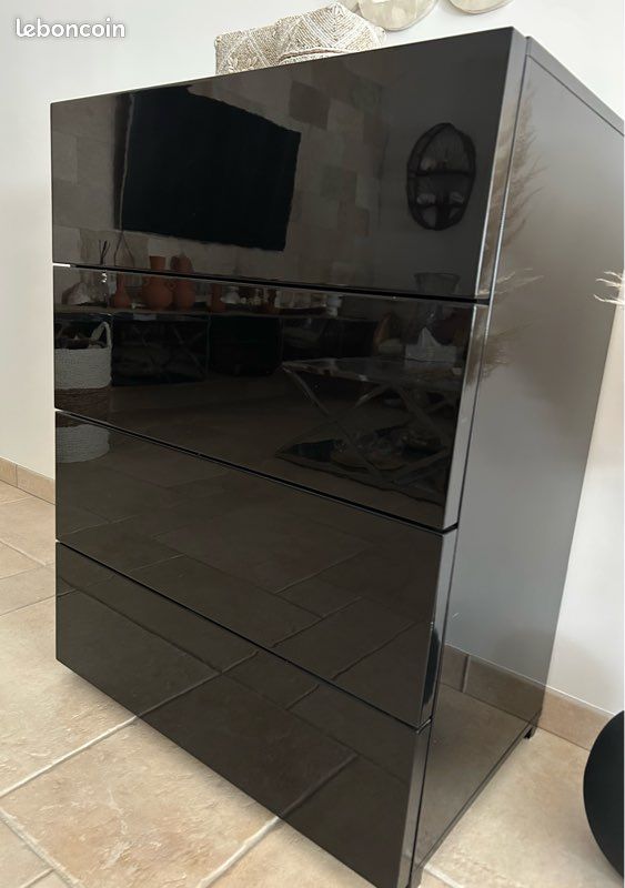 Grande commode laquée noire (image 2)
