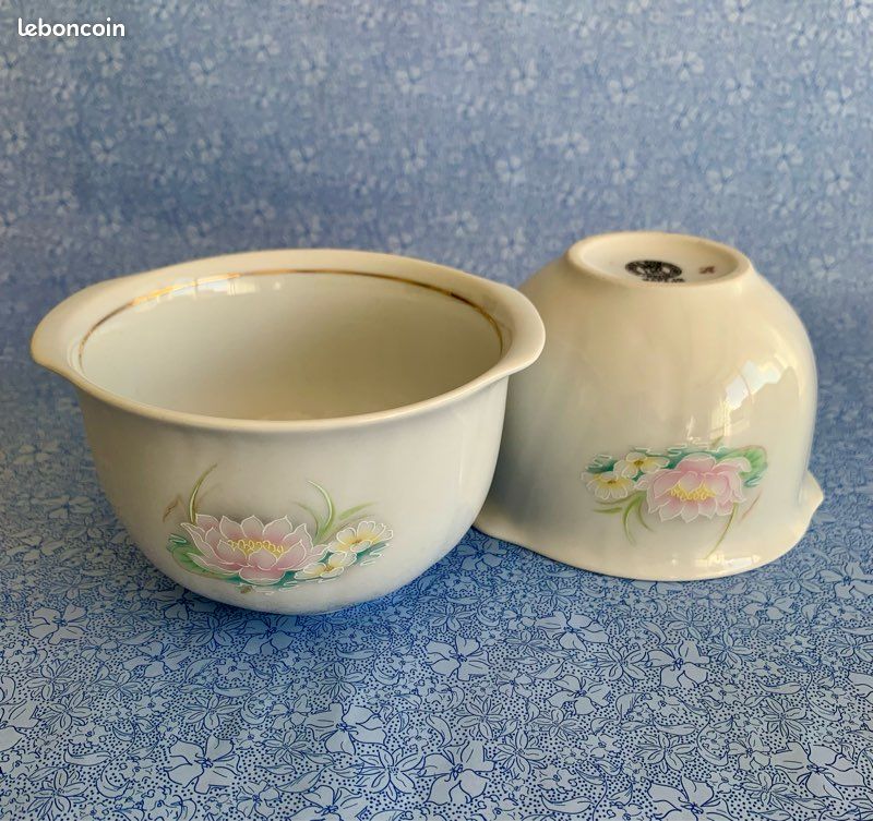 Paire de bols anciens en porcelaine de Pologne Książ – Décor fleur de Lotus & Liseré doré (image 3)