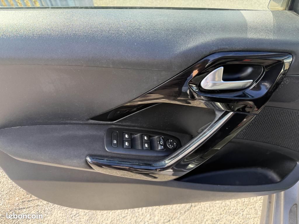 PEUGEOT 208 1.5 BlueHDi S&S - 100 Allure GPS + RADAR AR + CLIM (image 41)