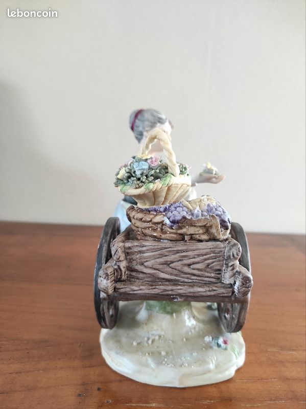 Statue biscuit vintage marchande des 4 saisons Collection