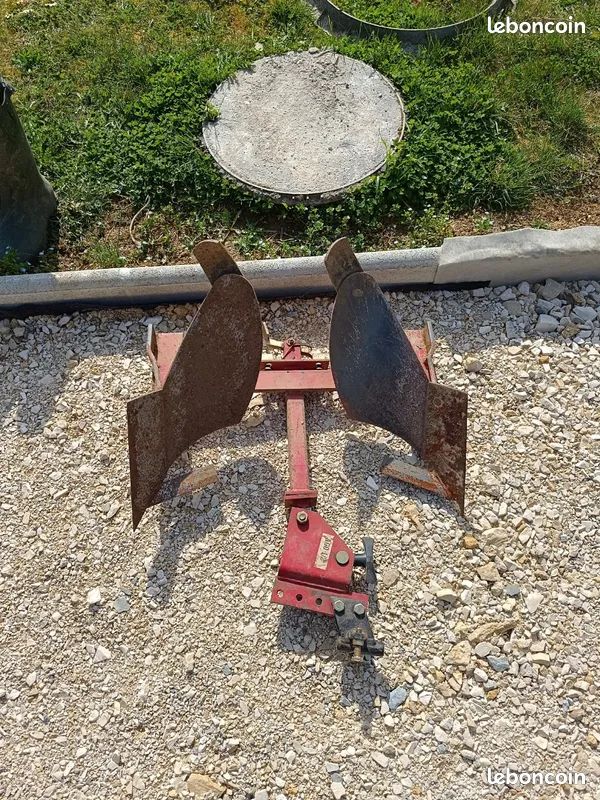 Charrue réversible (image 1)