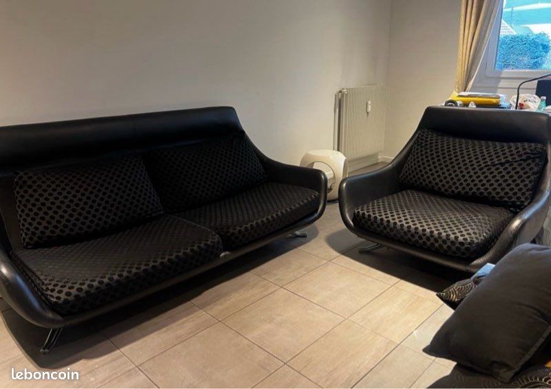 Canapé noir en cuir (image 1)