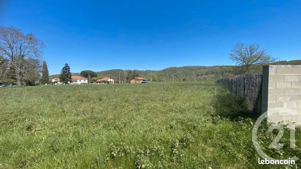 Terrain 1 352 m² Galan · 24 000 €