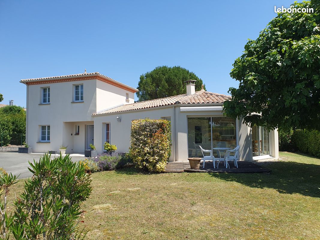 Maison 7 pièces 175 m² · à Saint-Georges-des-Coteaux · 175 m² · 378 000 €