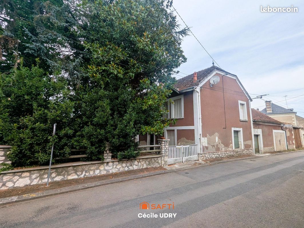 Maison 11 pièces 415 m² · à Lye · 415 m² · 60 000 €