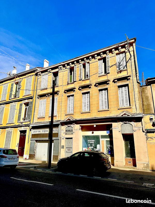 Local commercial 580 m² · à Grasse · 580 m² · 1 390 000 €
