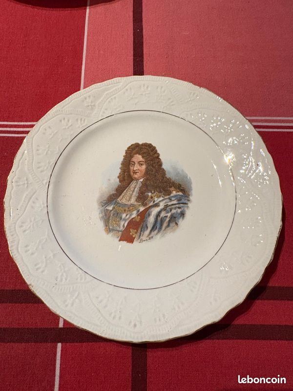Assiette plate terre de fer modèle La valliere saint amand et