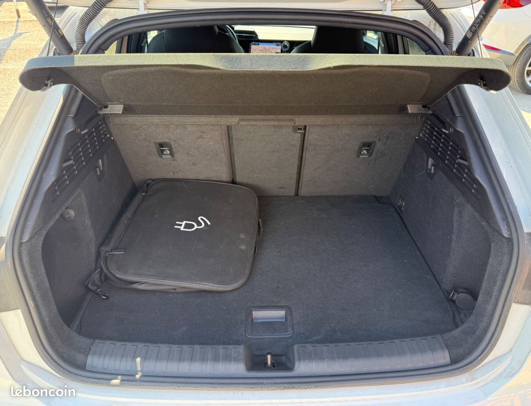 AUDI A3 SPORTBACK S-LINE COMPETITION 45 TFSI E 245 ch S TRONIC 6 / MATRIX LED ATTELAGE SIEGES CHAUFFANTS (image 12)
