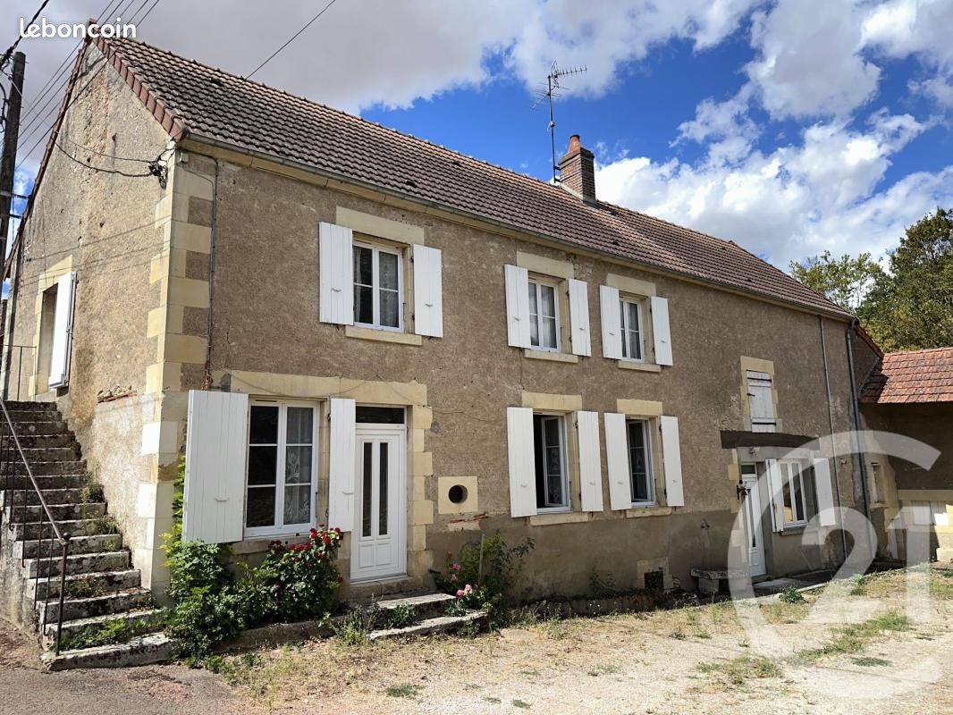 Maison 5 pièces 142 m² · à Perroy · 142 m² · 78 000 €
