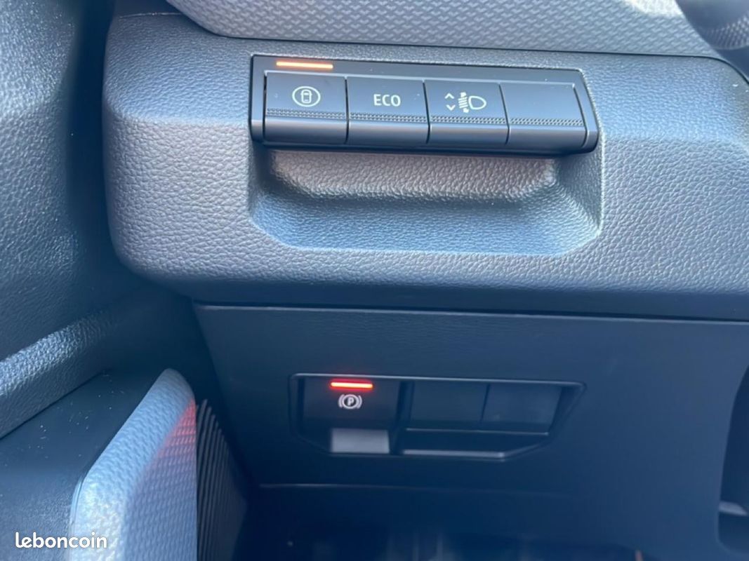 DACIA DUSTER 1.2 mild hybrid 140 journey (image 12)