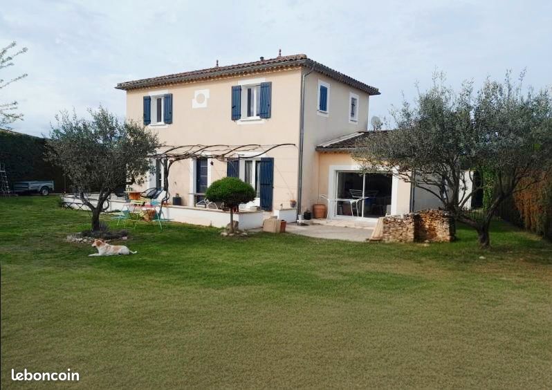 Maison 5 pièces 130 m² · à Saint-Julien-de-Peyrolas · 130 m² · 320 000 €