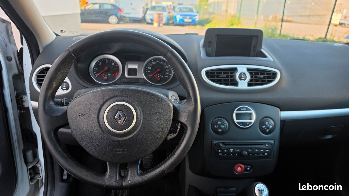 Clio 3 tomtom (image 3)