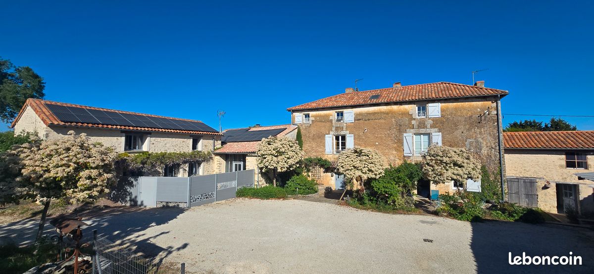 Maison 18 pièces 432 m² · à Vivonne · 432 m² · 570 000 €