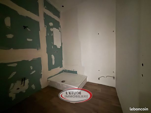 https://img.leboncoin.fr/api/v1/lbcpb1/images/22/69/76/2269760141945ba89bb76078acf261337f8d2b0e.jpg?rule=ad-image