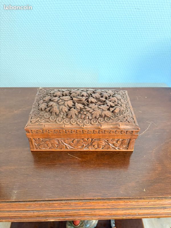 Ancienne Boîte à Bijoux En Bois Sculpté – Décor Floral, Vintage, Déco