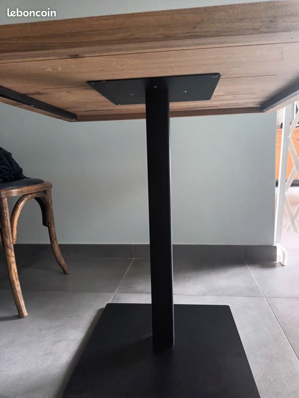 Table (image 3)