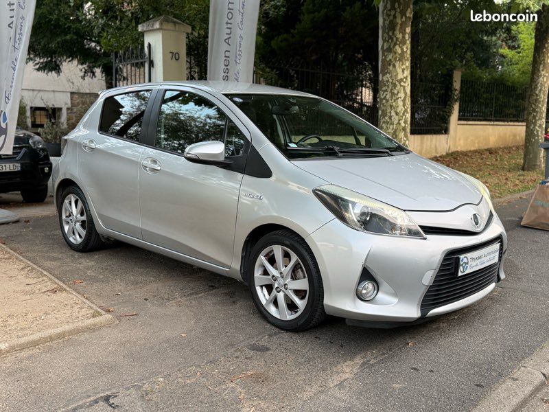 TOYOTA YARIS III HYBRIDE 100h STYLE - ENTRETIEN TOYOTA - GARANTIE 6 MOIS (image 3)