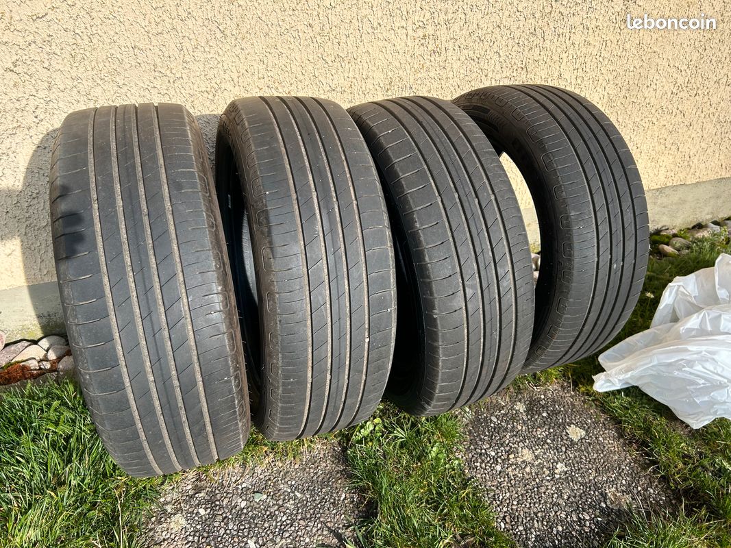 Pneus 215/55R18 95H (image 1)