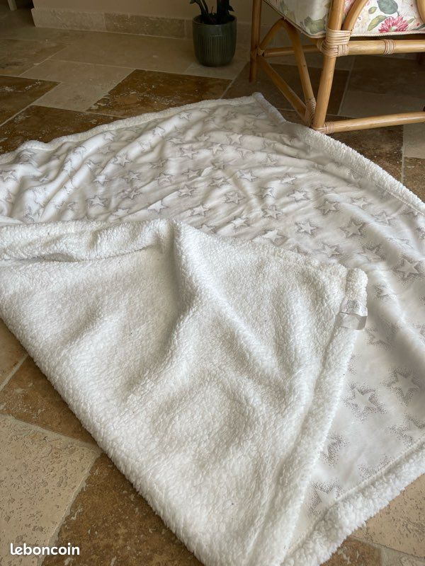 Plaid blanc motif étoiles argentées (image 2)