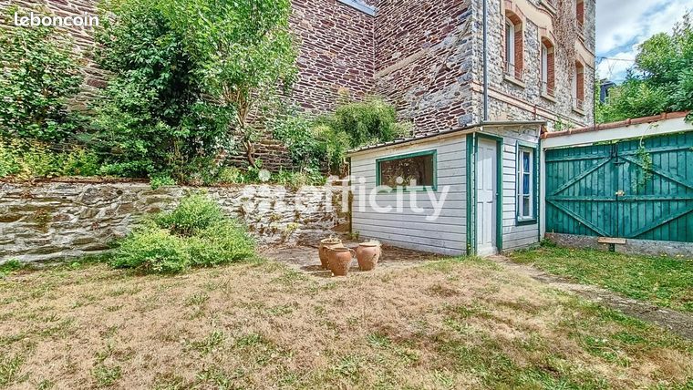 Maison 11 pièces 205 m² — 1