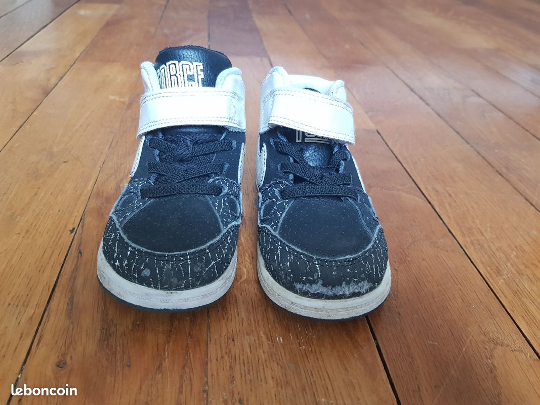 Baskets Nike Enfant pointure 25 (image 4)