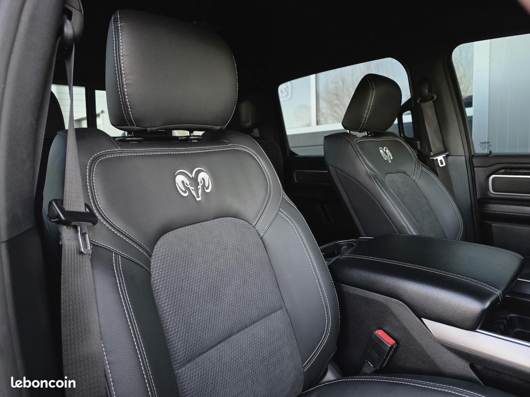 Dodge RAM 1500 Big Horn V8 5.7 HEMI 401 ch – 4x4 – Pack Night – CarPlay (image 19)