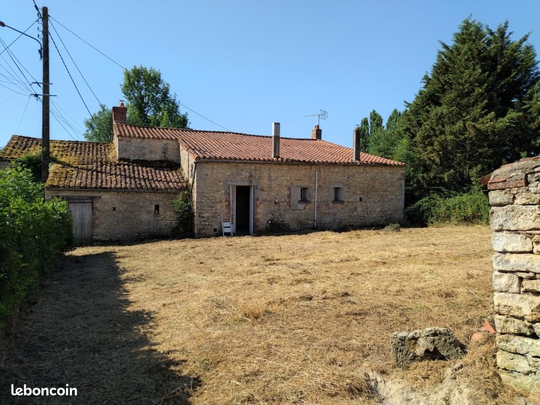Maison 8 pièces 163 m² · à Chantonnay · 163 m² · 76 000 €