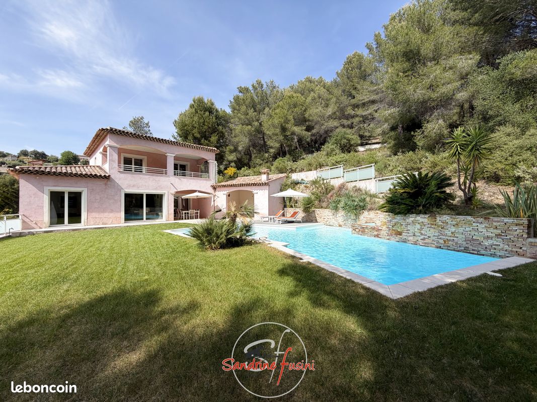 Maison 5 pièces 174 m² · à Saint-Martin-du-Var · 174 m² · 1 049 000 €