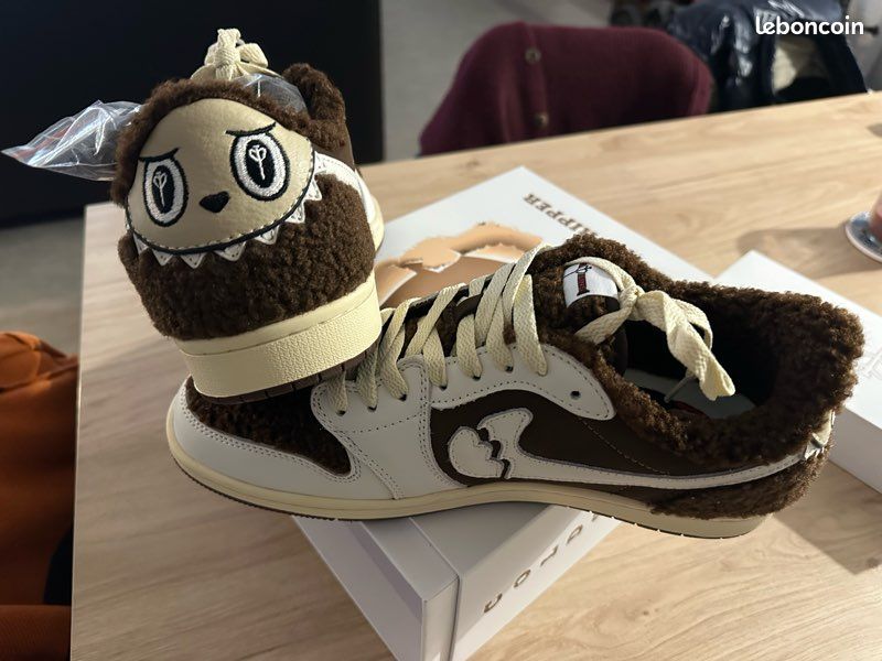 Chaussure Nike x Travis scott x labubu (image 4)