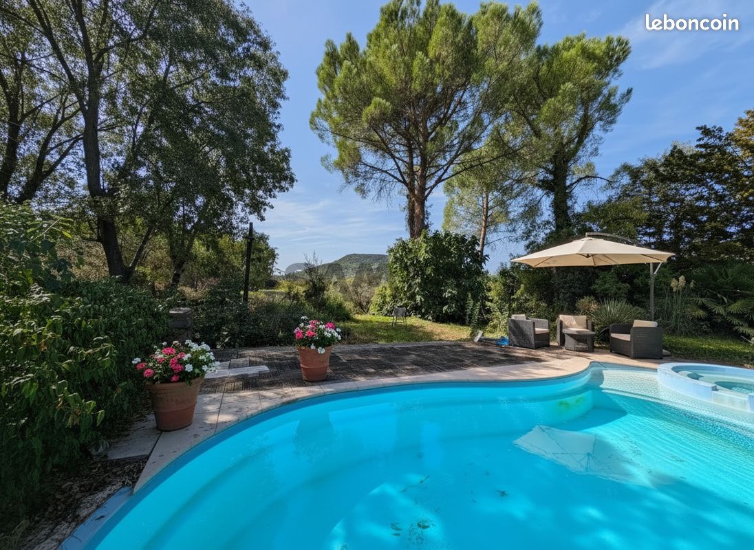 Maison 10 pièces 265 m² · à Saint-Hippolyte-du-Fort · 265 m² · 945 000 €