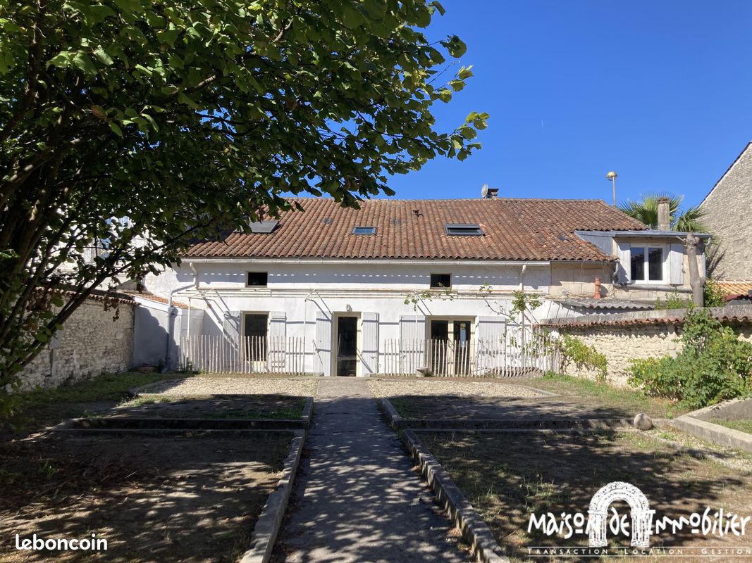 Maison 6 pièces 187 m² · à Cognac · 187 m² · 930 €/mois