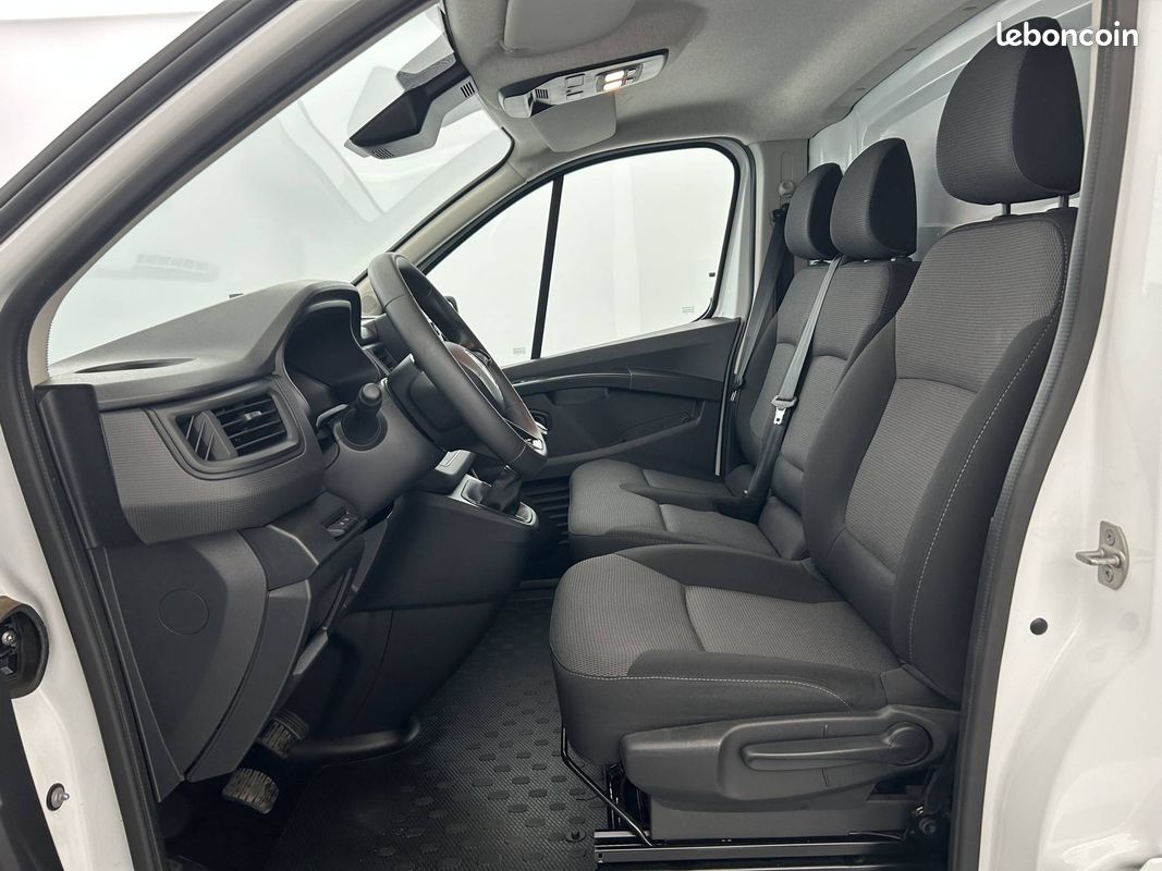 Renault trafic fgn l2h1 3000 kg blue dci 130 confort (image 9)