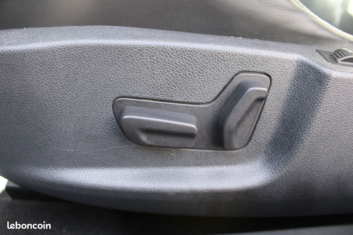 Peugeot RCZ 2L HDI 163 CV DIESEL GPS CUIR ELECT/CHAUFF RÉGULATEUR BLUETOOTH USB ABS LUXE BV6 (image 8)