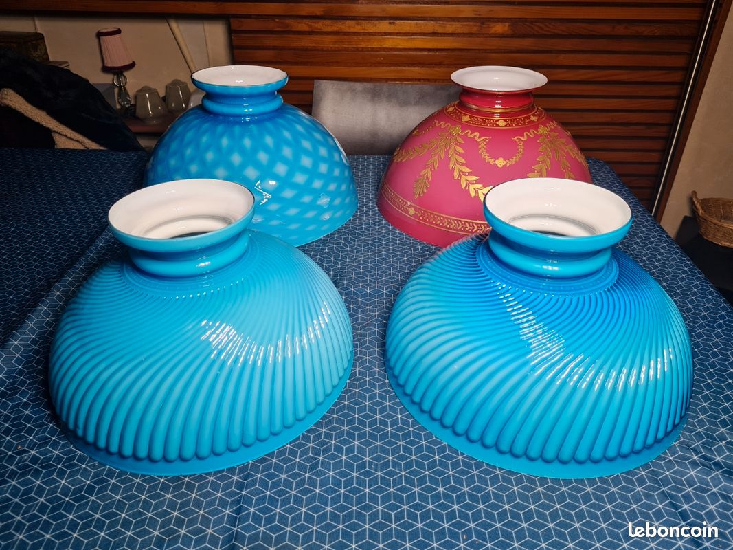 Lustre moderniste imbriqué en verre opalescent de Murano soufflé à la