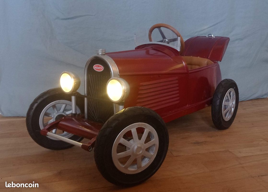 Bonjour, ayant récupéré et restauré la voiture à pedale de