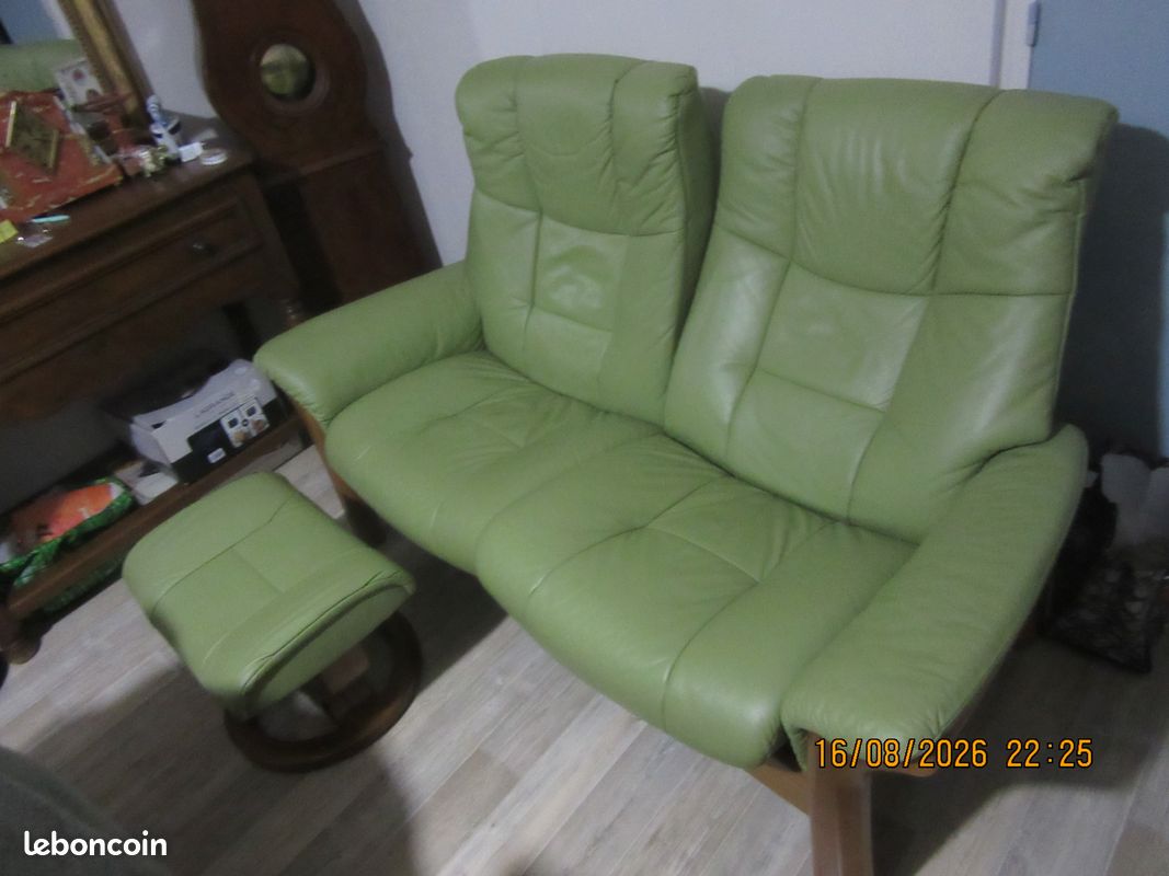 Canapé Stressless et repose pied indépendant en cuir vert (image 3)