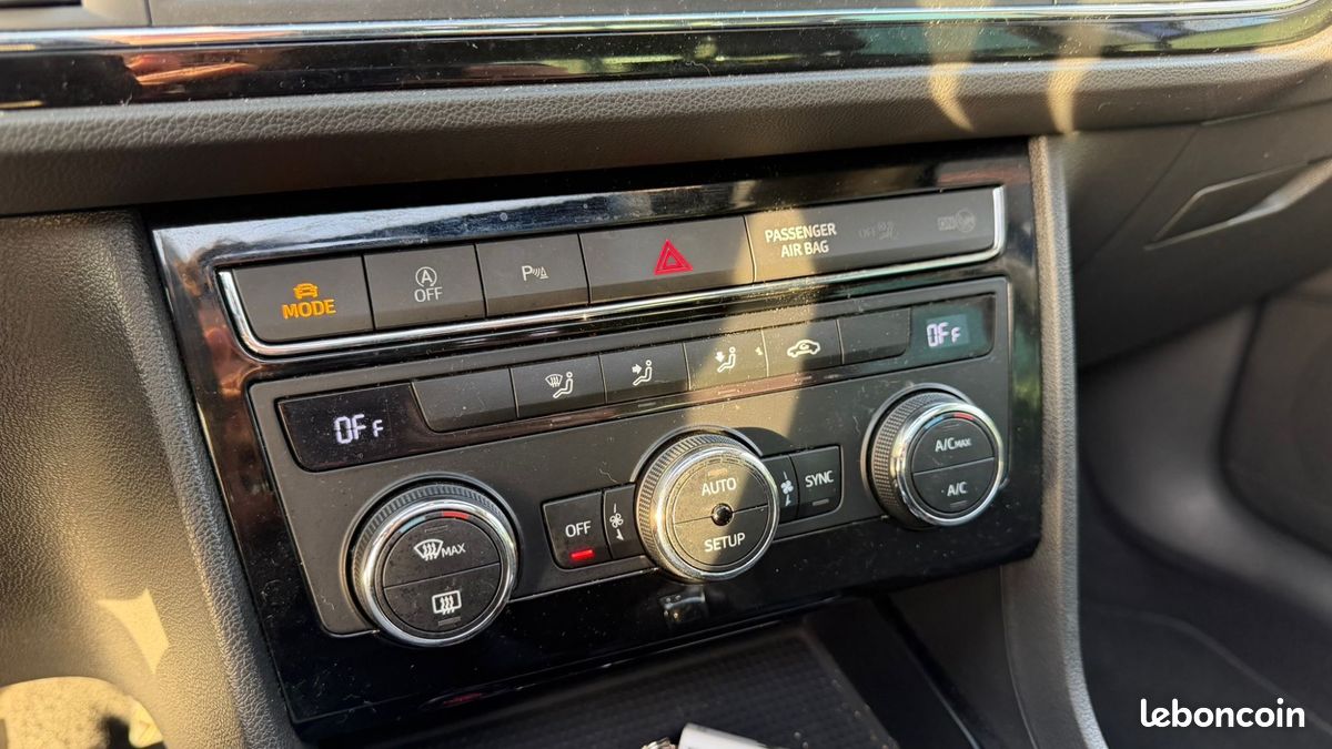 SEAT Leon 1.5 TSI 150 ACT FR DSG * REGULATEUR ADAPTATIF - APPLE CARPLAY - TOIT OUVRANT - CAMERA DE RECUL (image 28)