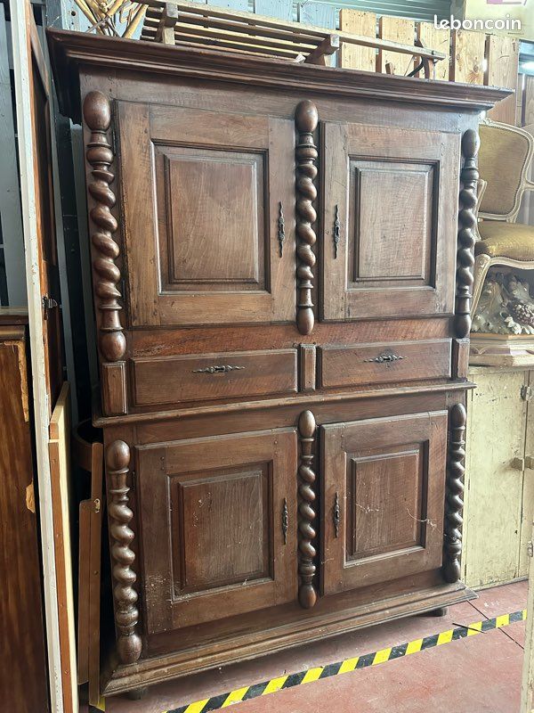 Buffet Louis XIII du XVIIIe siècle en noyer massif 4 portes avec colonne torsadées à restaurer meuble de château (image 1)