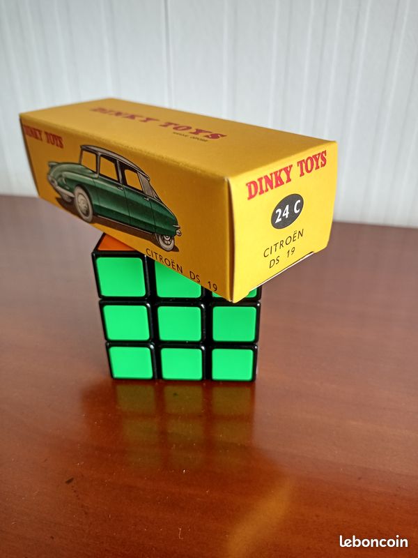 Dinky Toys Atlas N°24c – Citroën DS Ivoire Et Toit Aubergine – 1/43 – État Neuf