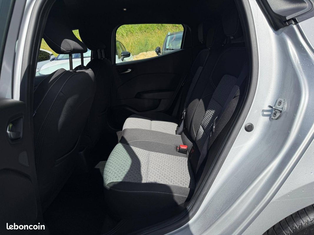 RENAULT Clio E-Tech 140 - 21N Limited (image 12)