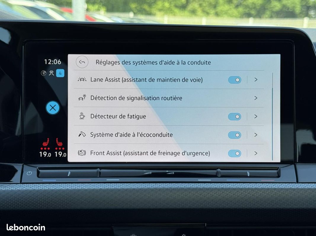 VOLKSWAGEN GOLF 8 VIII 2.0 TDI 116ch DSG 7 Active Pano Matrix Navi CarPlay Acc Siege Chauffant (image 28)
