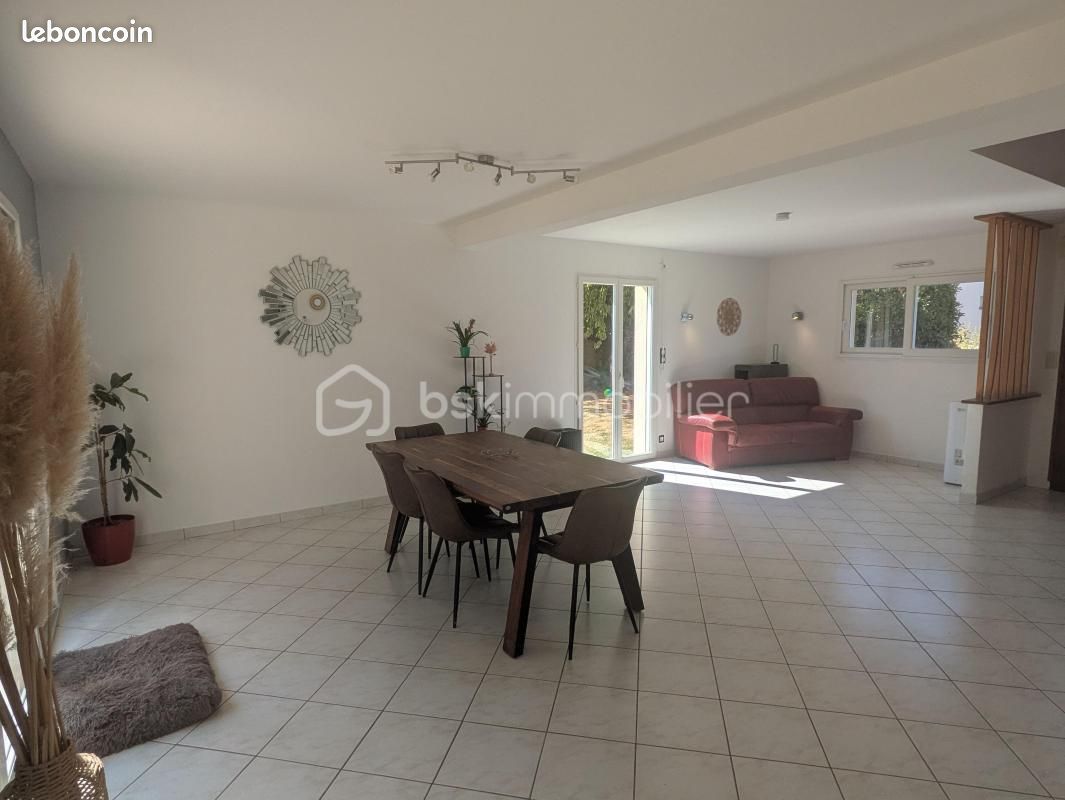 Maison 5 pièces 107 m² · à Étrelles · 107 m² · 224 000 €