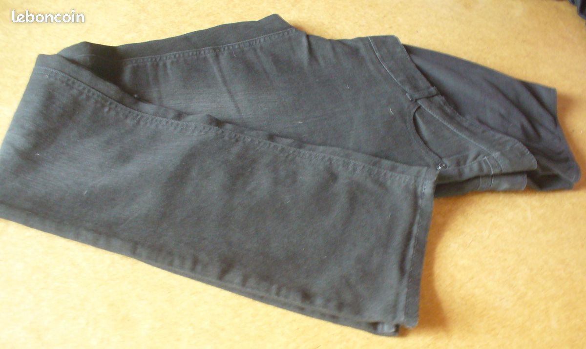 Jeans de grossesse T40 - Vendu à l'unité - 1 Noir 3 Bleus Taille 40 - L · Très bon état (image 4)
