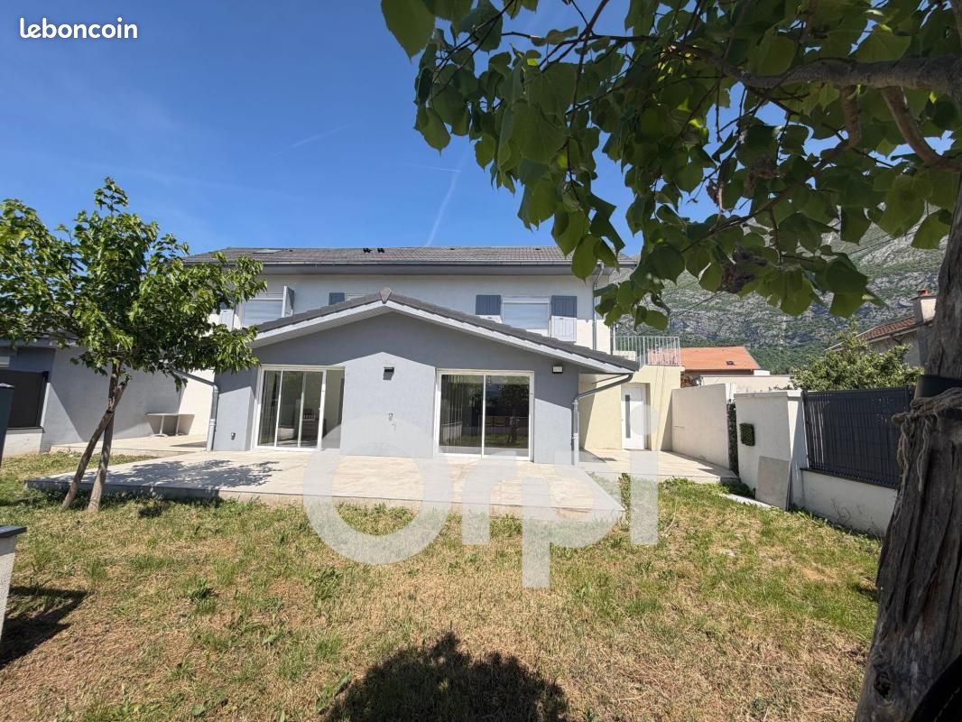 Maison 6 pièces 149 m² · à Saint-Égrève · 149 m² · 449 000 €