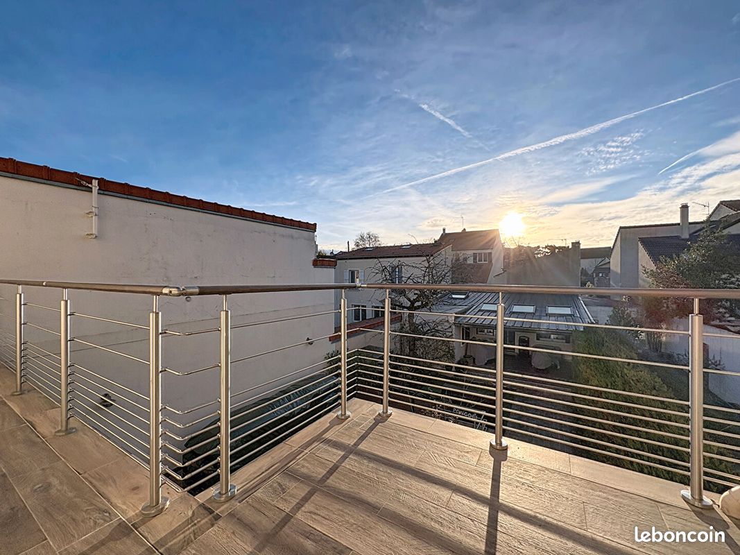 Maison 9 pièces 180 m² · à Suresnes · 180 m² · 979 000 €